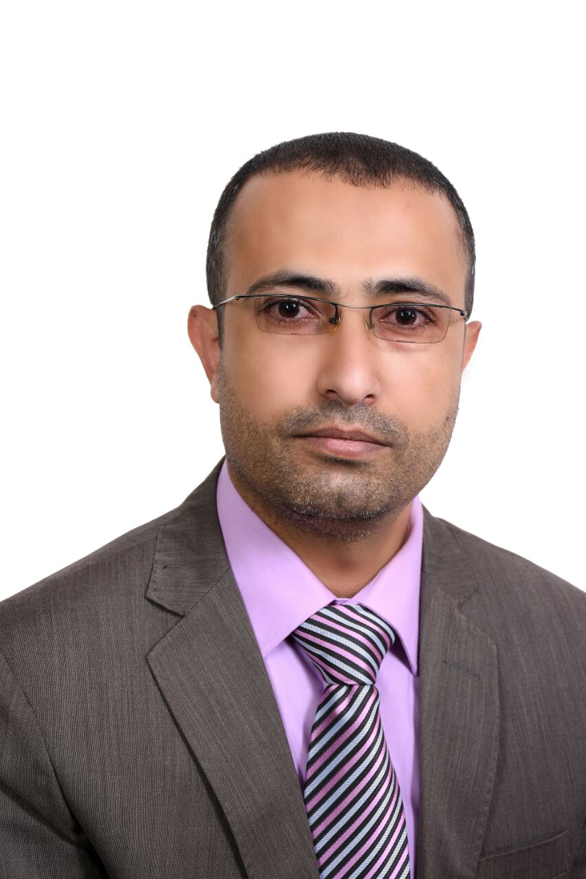 إحجز موعد مع الدكتور أحمد عبدالملك شرف الدين اخصائي  جراحة مخ وأعصاب  عبر تطبيق ميداوي